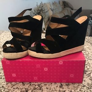 Black strappy wedges